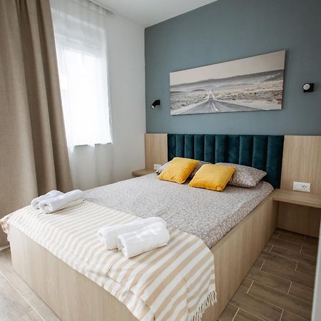 Cozy Studio Apartment In Osijek - Self Check In Bagian luar foto