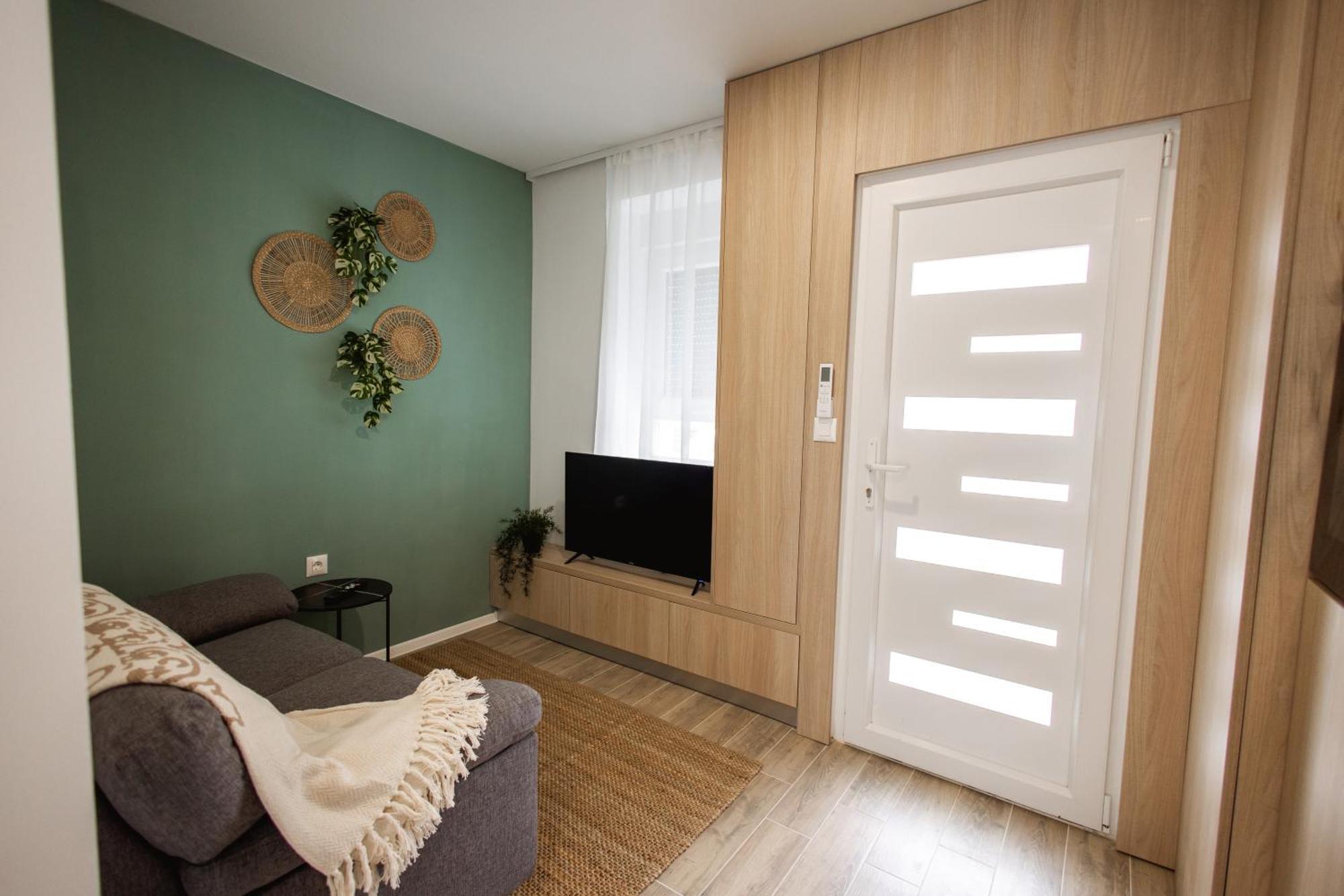 Cozy Studio Apartment In Osijek - Self Check In Bagian luar foto