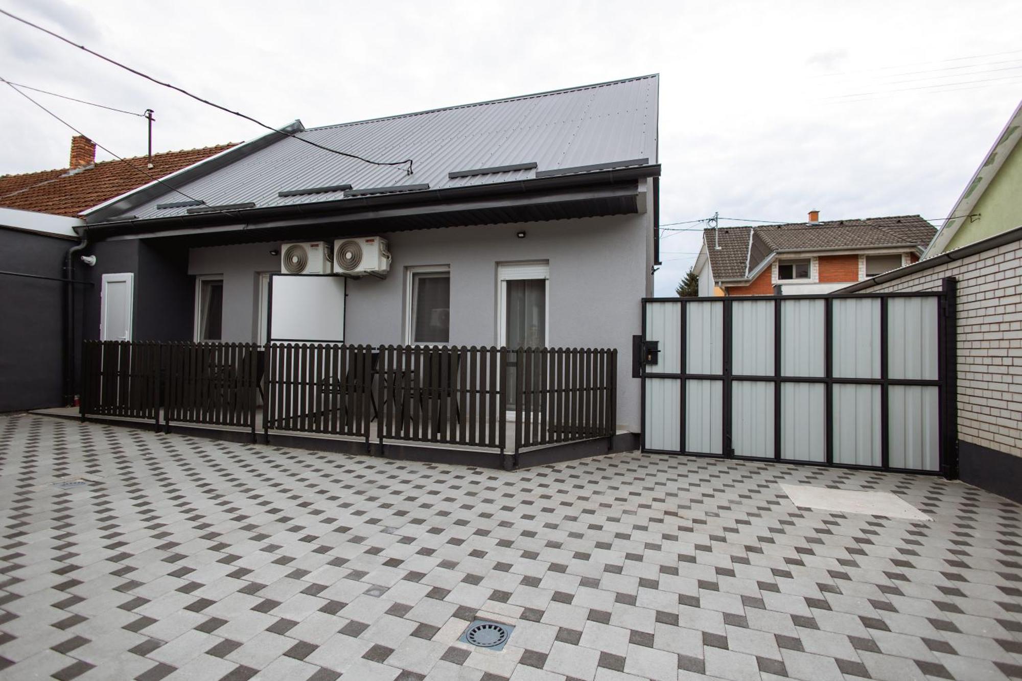 Cozy Studio Apartment In Osijek - Self Check In Bagian luar foto