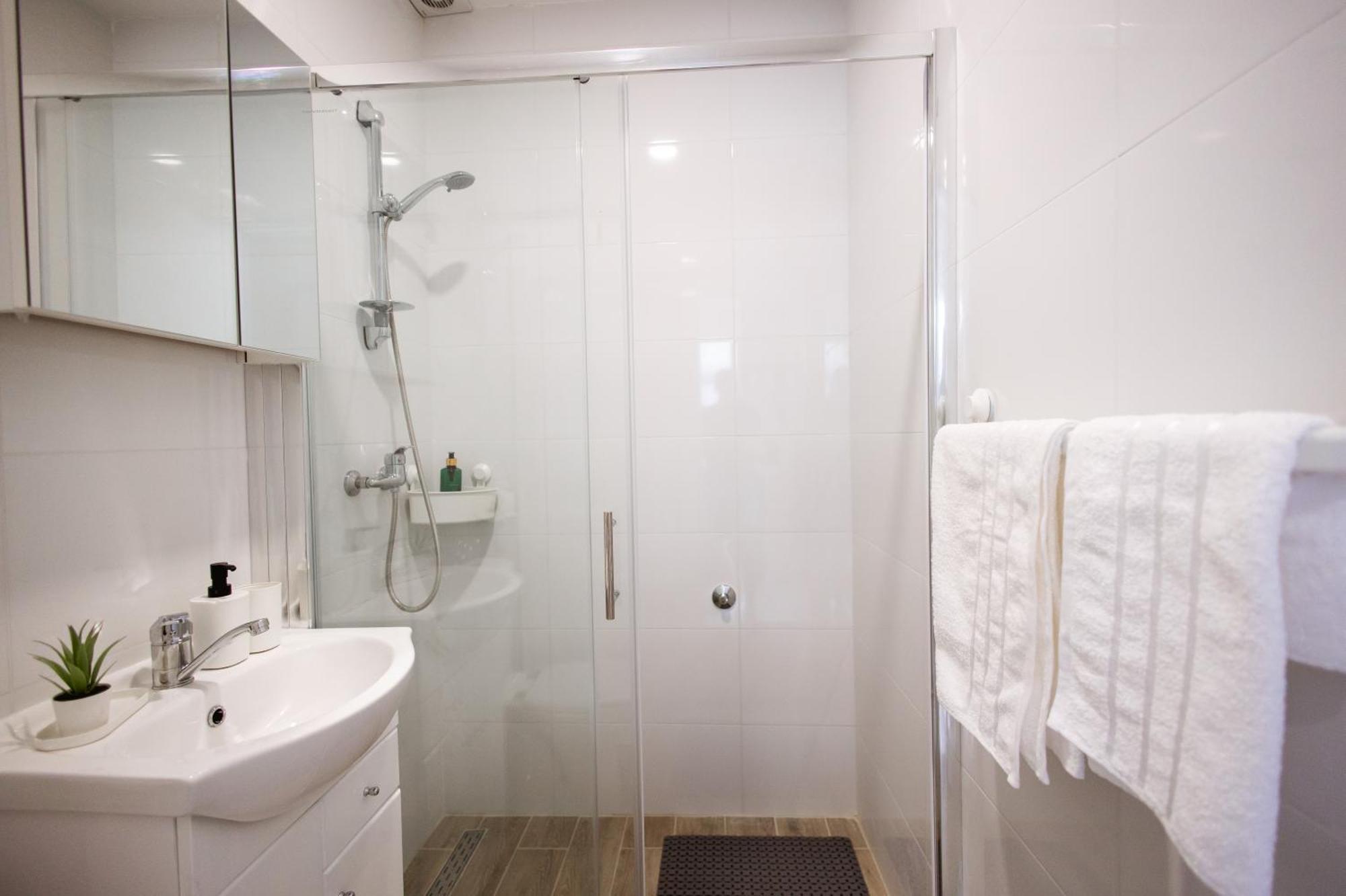 Cozy Studio Apartment In Osijek - Self Check In Bagian luar foto