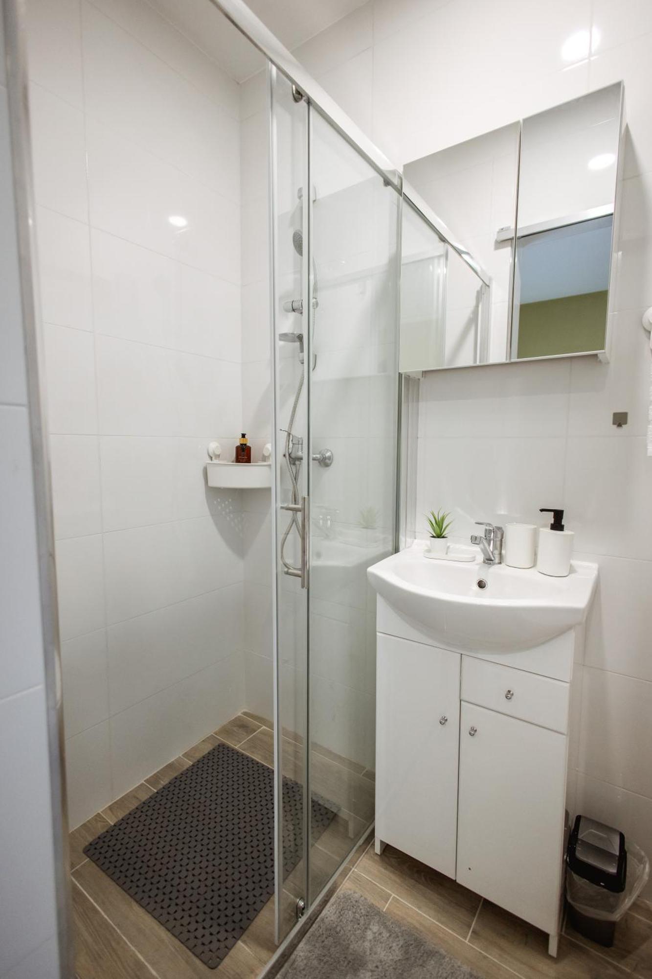 Cozy Studio Apartment In Osijek - Self Check In Bagian luar foto