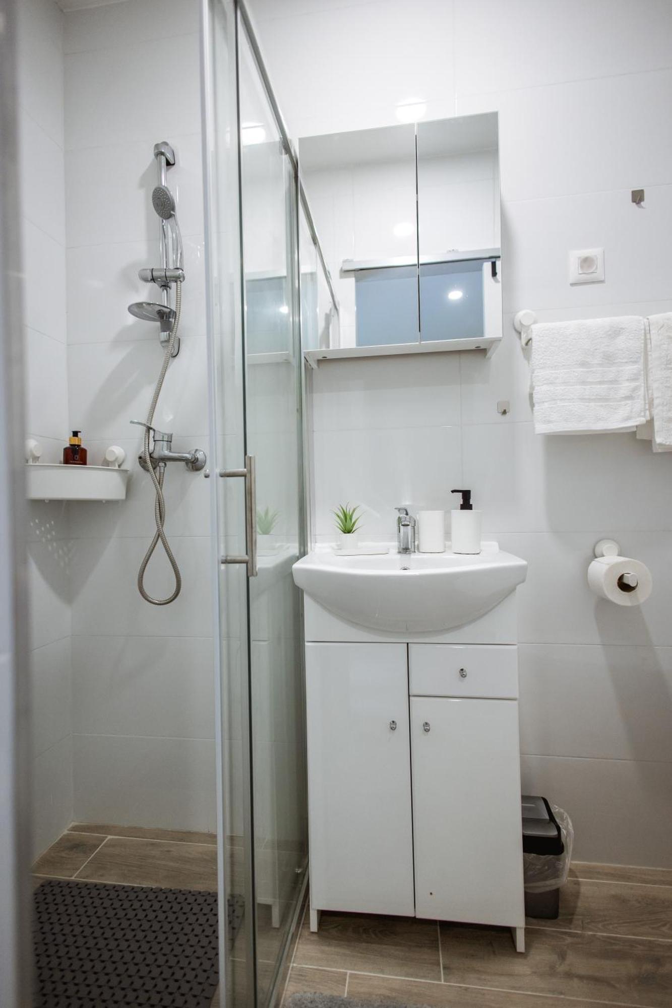 Cozy Studio Apartment In Osijek - Self Check In Bagian luar foto