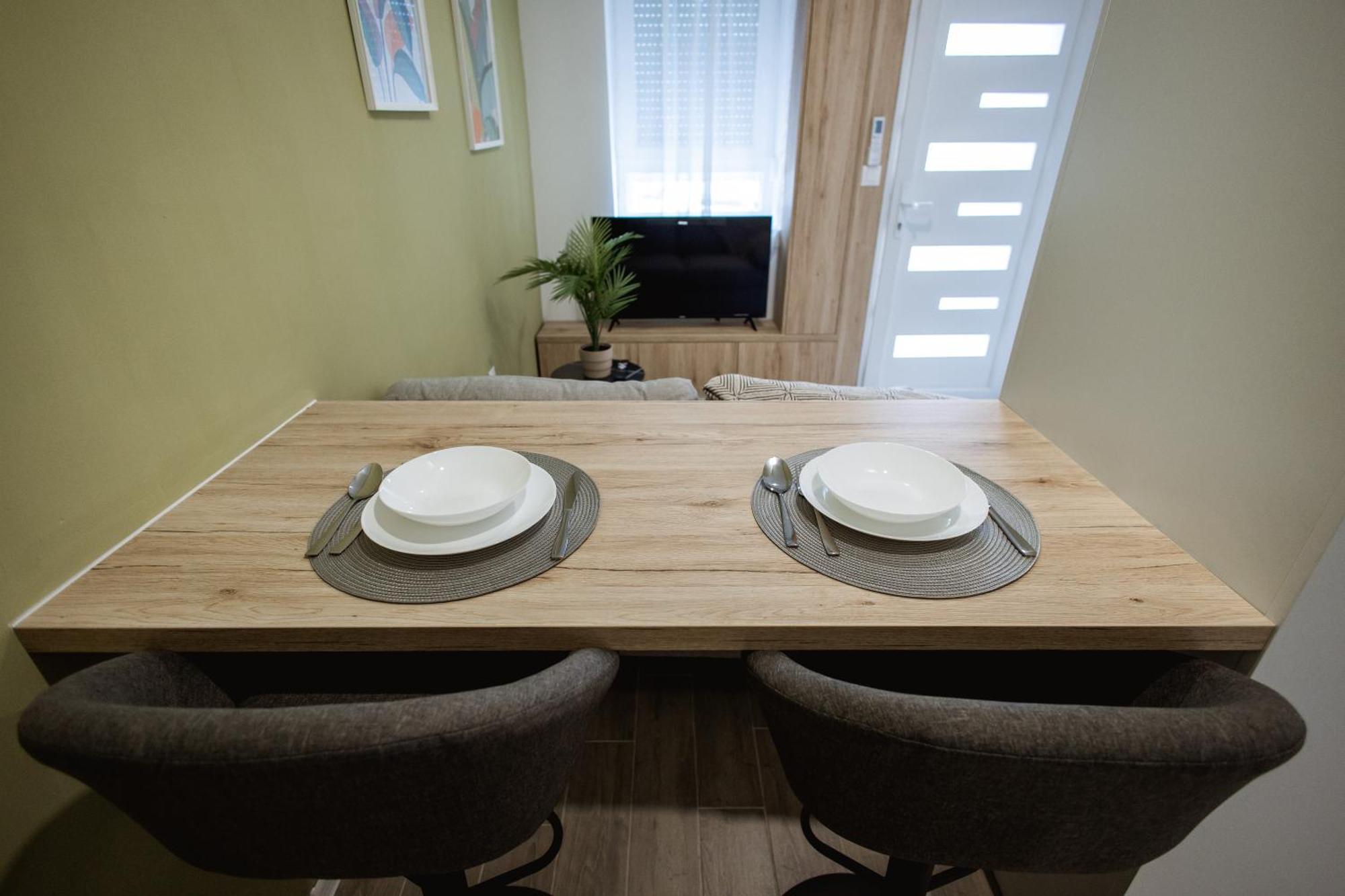 Cozy Studio Apartment In Osijek - Self Check In Bagian luar foto