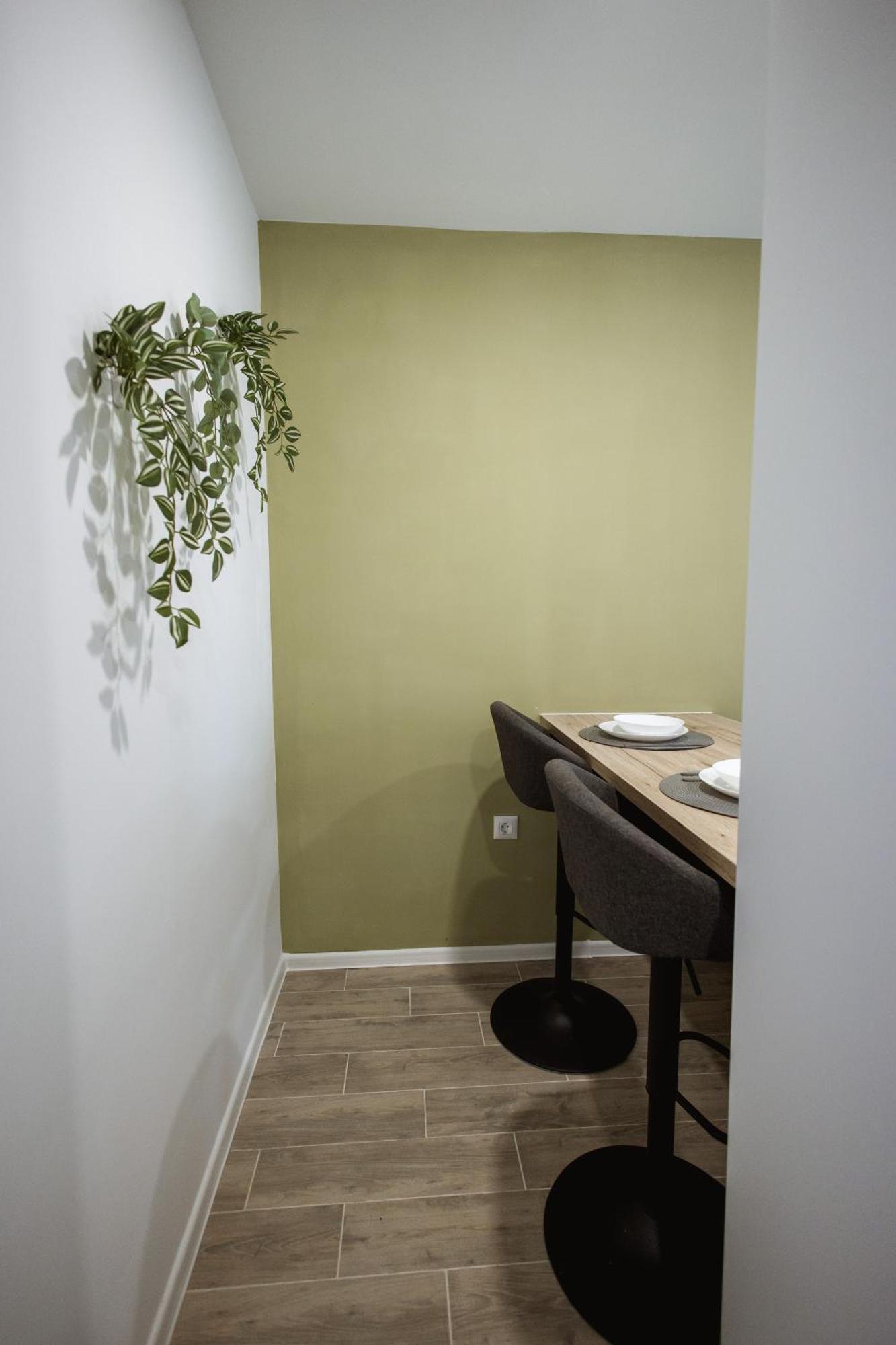 Cozy Studio Apartment In Osijek - Self Check In Bagian luar foto