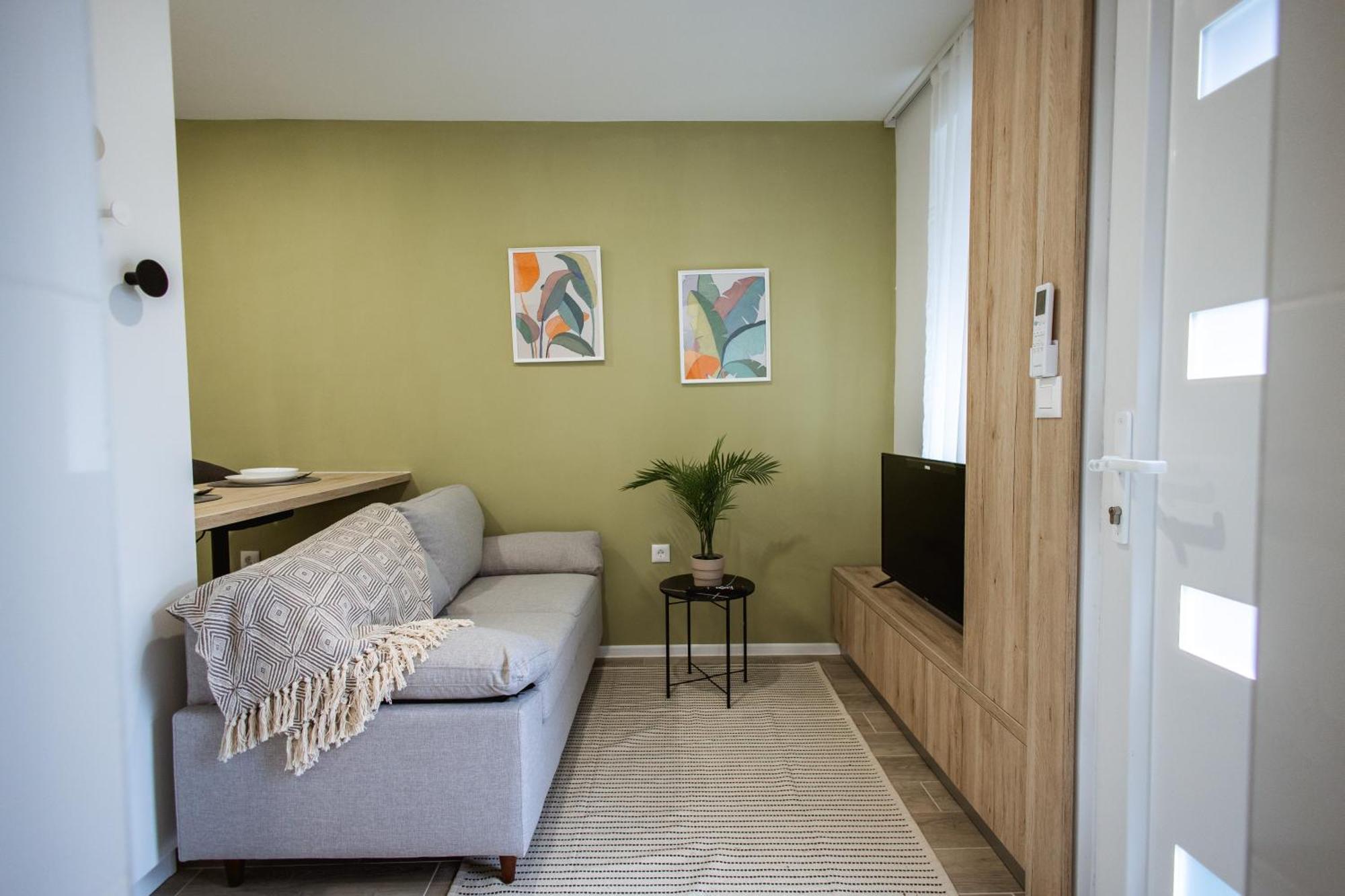 Cozy Studio Apartment In Osijek - Self Check In Bagian luar foto