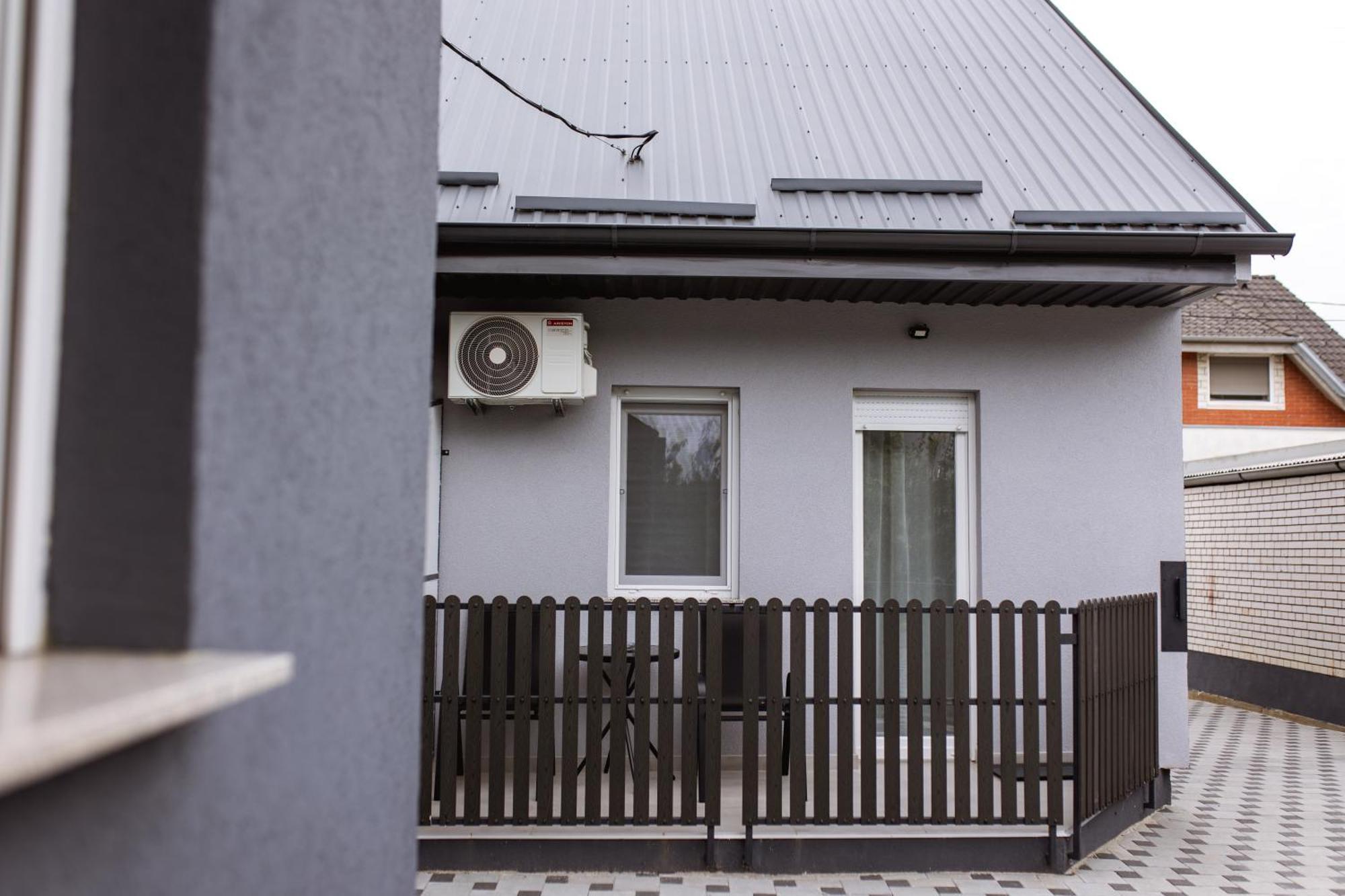 Cozy Studio Apartment In Osijek - Self Check In Bagian luar foto